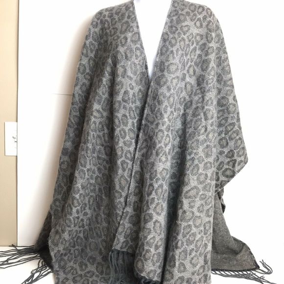 Woolrich Cheetah Print Super Soft Poncho - Picture 1 of 7